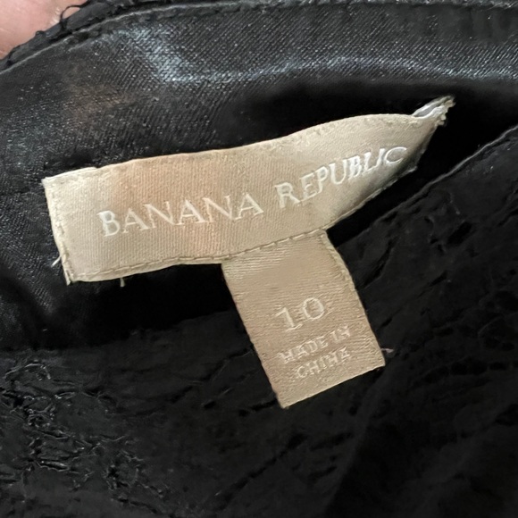 Banana Republic black lace pencil skirt - Picture 3 of 3